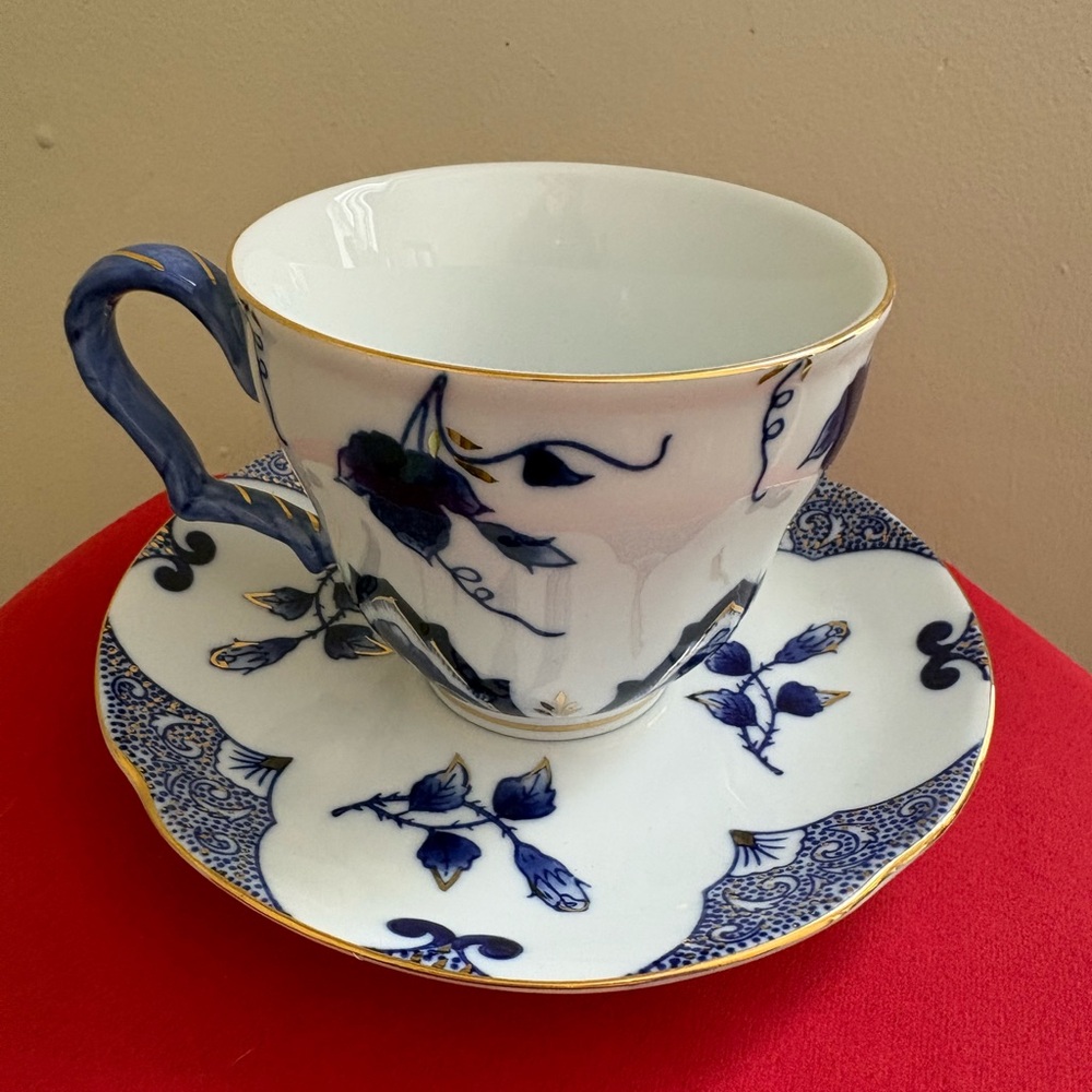 Bombay Company. Vintage single cup and saucer. NWOT